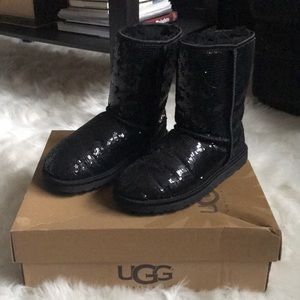 Lightly worn Authentic uggs (worn twice) w receipt